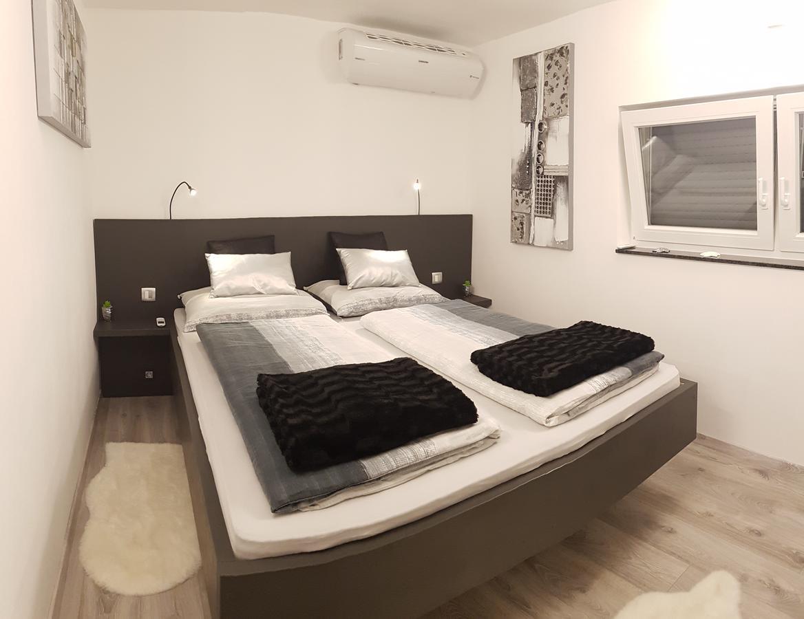 Villa Gina Sevid Bagian luar foto